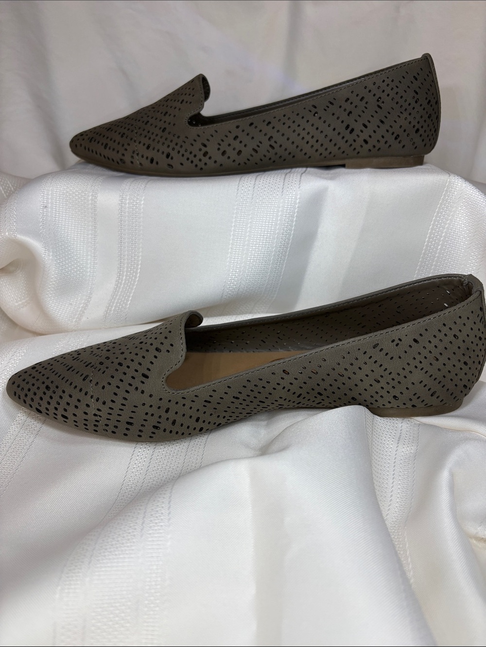 Seychelles Petunia Olive Perforated Pointed Flats size 8 - Picture 4 of 10
